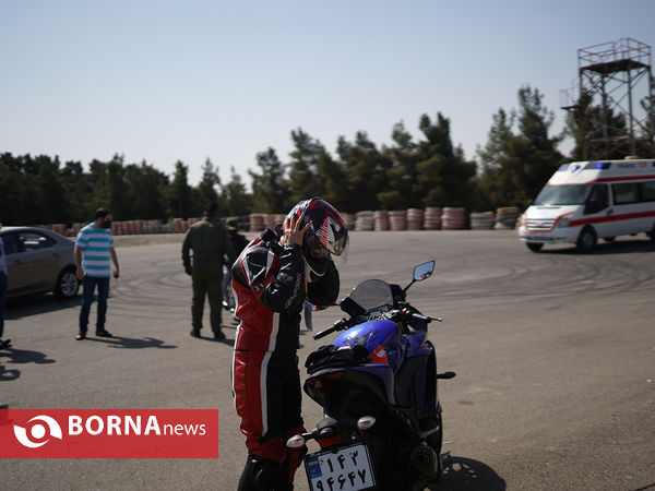 مسابقه درگ موتورسواری بانوان