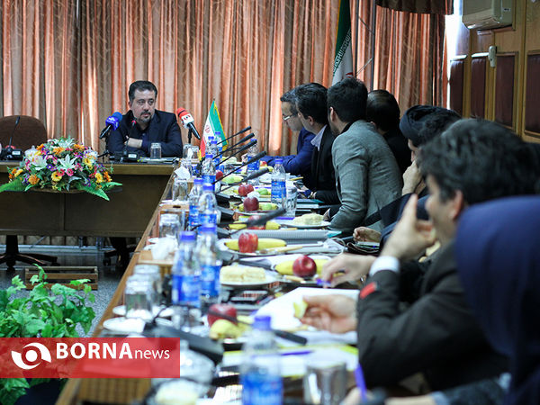 نشست صمیمانه وزیر ورزش و جوانان و معاون  امور جوانان با دبیران سازمانهای مردم نهاد  جوانان و فعالین اجتماعی