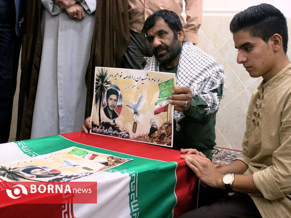 وداع خانواده شهید محمد قایدی با فرزندشان پس از 32 سال فراق