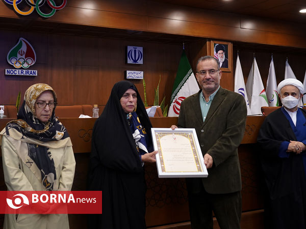 تجلیل از مهین فرهادی زاد