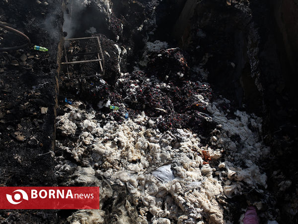 آتش سوزی انبار پنبه در خیابان مولوی تهران