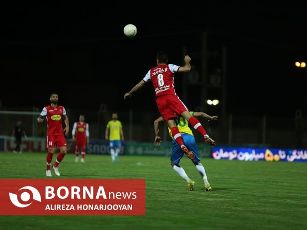 دیدار تیم های فوتبال صنعت نفت - پرسپولیس