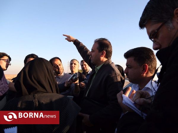 بازديد خبرنگاران از عمليات مهار ريزگردها