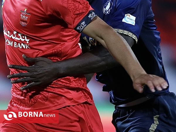 دیدار تیم های فوتبال پرسپولیس -  گل‌گهر