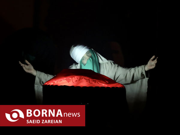 نمایش میدانی «تنهاتر از مسیح»