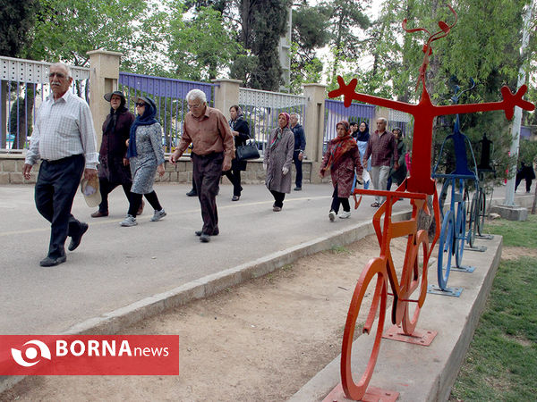 پیاده روی خانوادگی به مناسبت عید مبعث در شیراز ‎