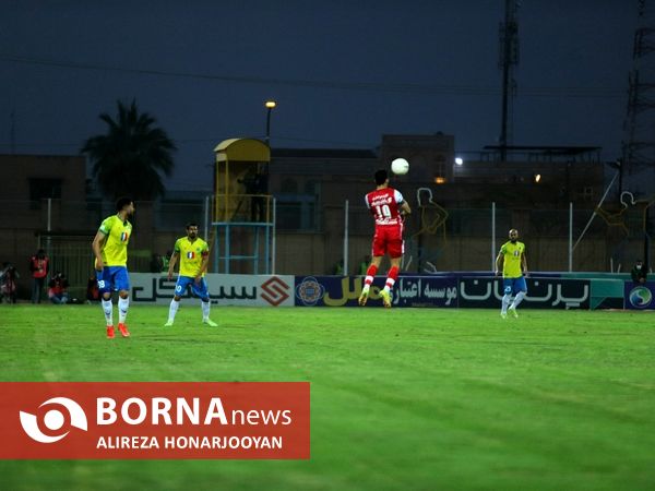 دیدار تیم های فوتبال صنعت نفت - پرسپولیس