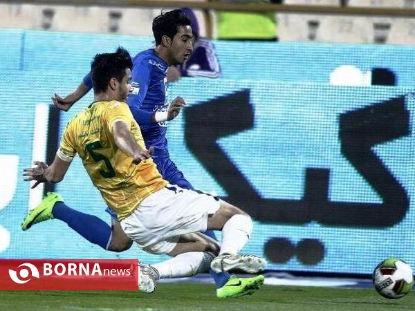 دیدار تیم های فوتبال استقلال- صنعت نفت آبادان