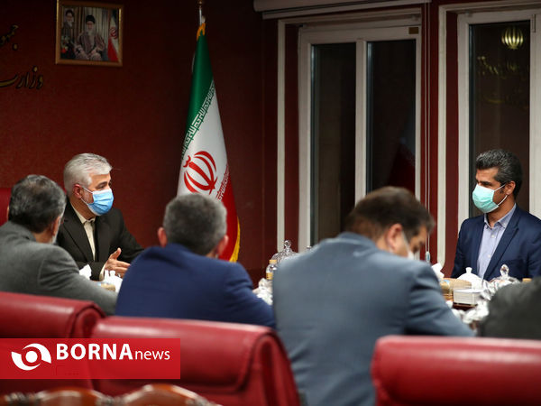 اعطای حکم ریاست هادی ساعی از سوی وزیر ورزش و جوانان