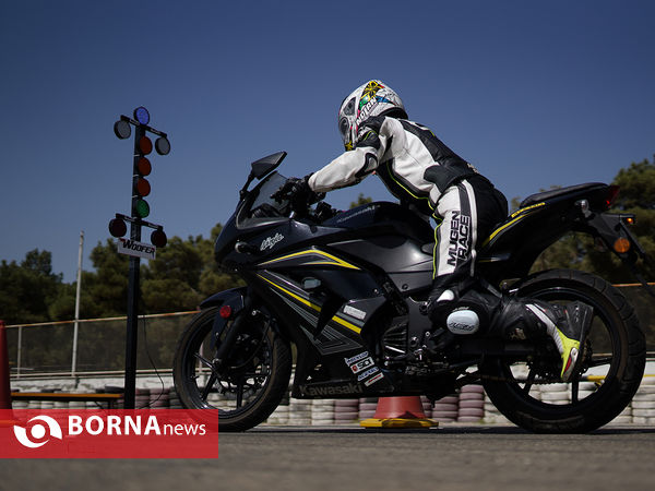 مسابقه درگ موتورسواری بانوان