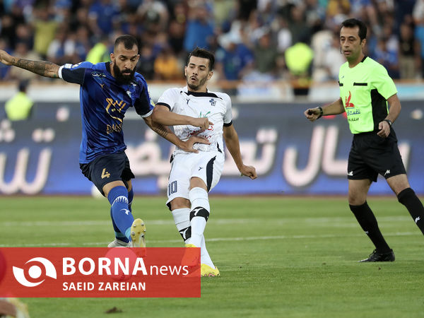 دیدار تیم های قوتبال استقلا ل۰ پیکان