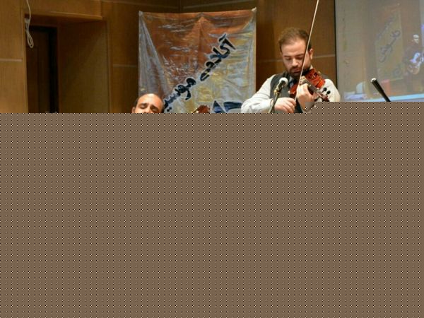 اجرا نقالی داستان کیومرث و هوشنگ از شاهنامه، مدح پیامبر، دیپاجه گروه شاهنامه‌خوانی همایون، نقل سیاوش همرا با اجرای موسیقایی