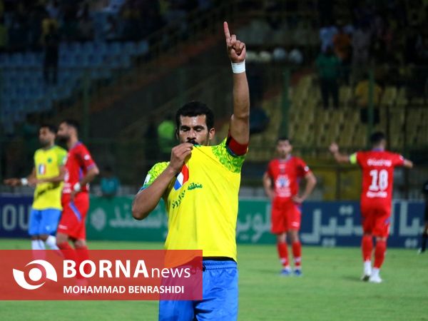 دیدار تیم های فوتبال صنعت نفت - نساجی