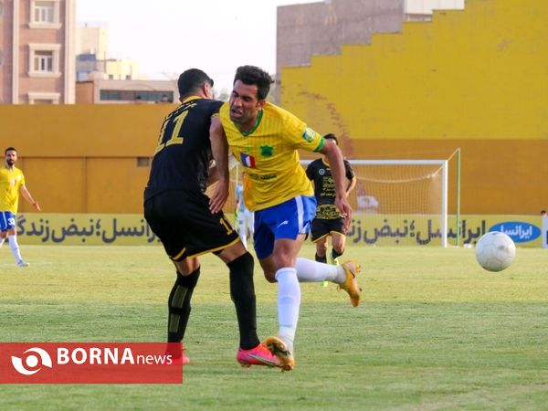 دیدار تیم های فوتبال صنعت نفت - سپاهان