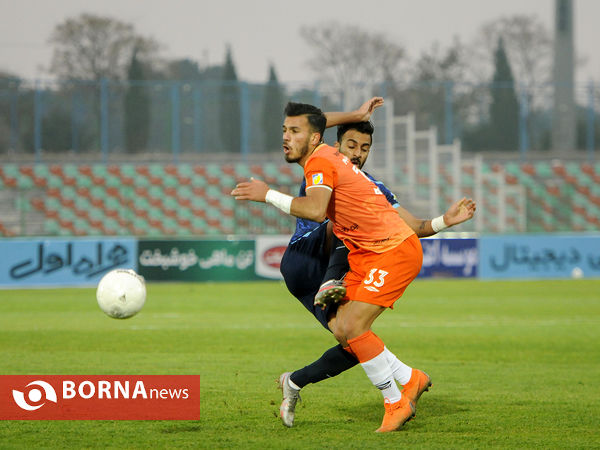 دیدار تیم های فوتبال پیکان - سایپا