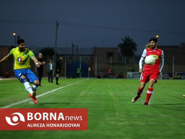 دیدار تیم های فوتبال صنعت نفت - پرسپولیس