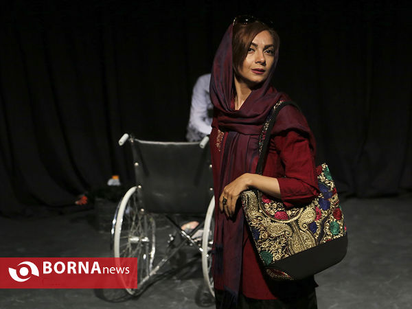 نمایش "اینجا همان جاست"