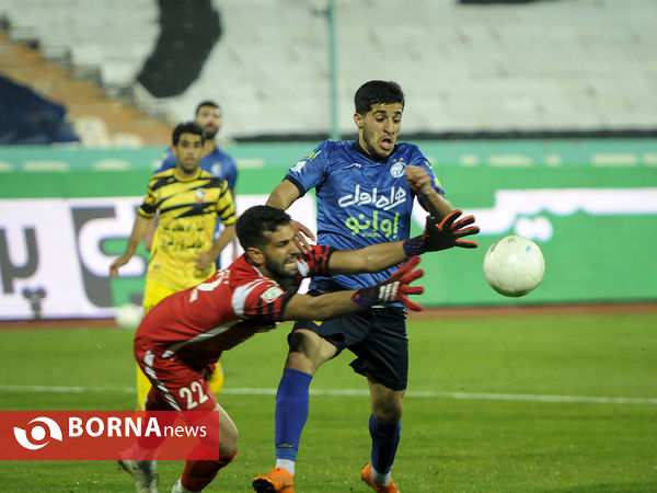 دیدار تیم های فوتبال  استقلال - نود ارومیه