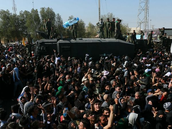 عبور زوار افغانستانی و پاکستانی از مرز شلمچه