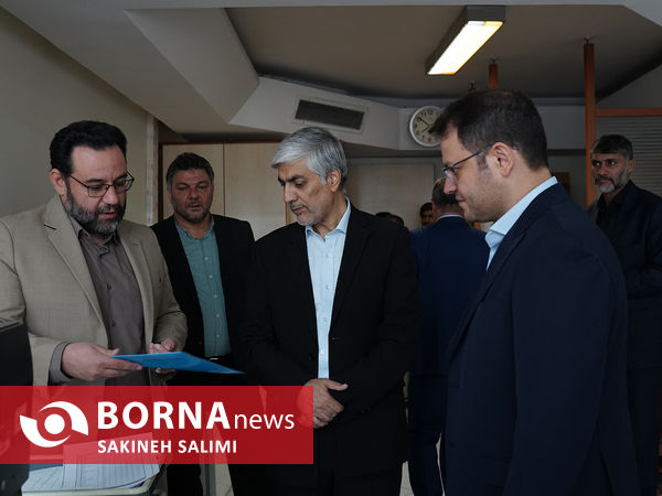  بازدید کیومرث هاشمی از ساختمان شماره ۲ وزارت ورزش و جوانان 