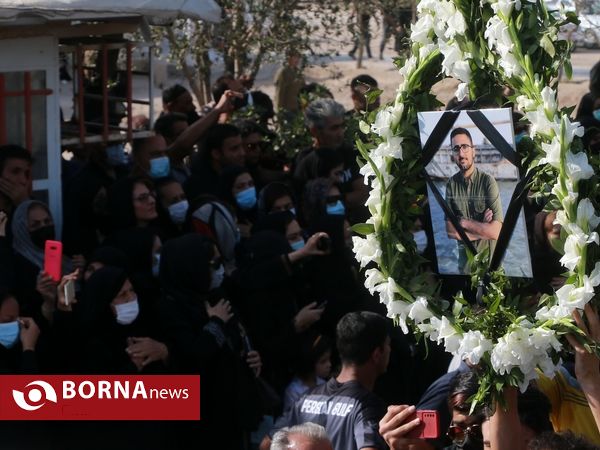 تشییع جانباختگان متروپل در آرامستان آبادان