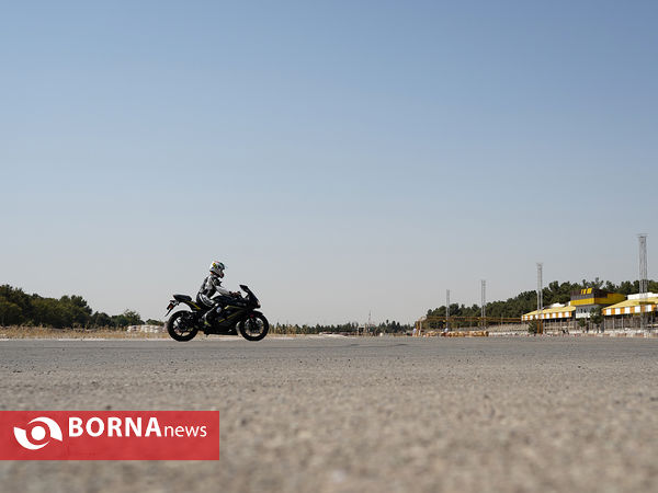 مسابقه درگ موتورسواری بانوان