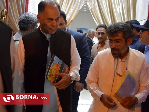 اکبر ترکان با پوشش بلوچی