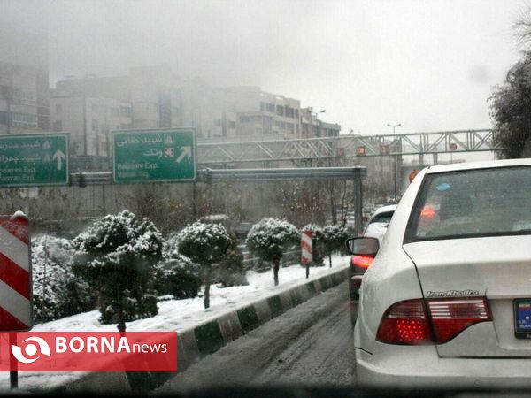 بارش نخستین برف پاییزی در تهران