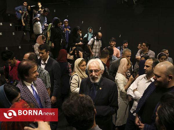 نمایش "اینجا همان جاست"