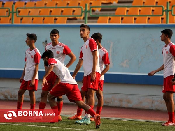 دیدار تیم‌های فوتبال نوجوانان استقلال - پرسپولیس