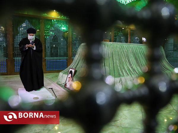 حضور رهبر انقلاب در مرقد مطهر امام راحل و گلزار شهدای بهشت زهرا
