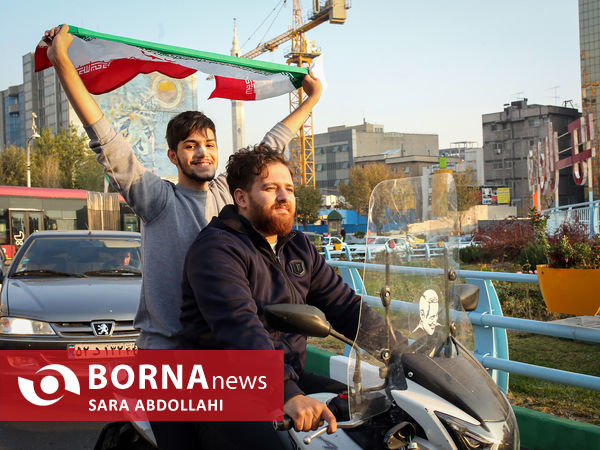 شادی مردم تهران پس از پیروزی تیم ملی ( ۱ )