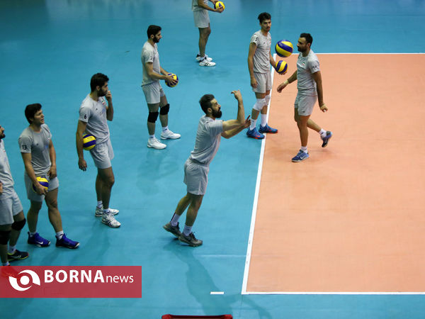 تمرین تیم ملی والیبال با حضور معاونین وزیر ورزش و جوانان