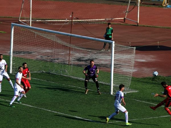 دیدار تیم‌های فوتبال سپیدرود رشت _  ویستاتوربین تهران