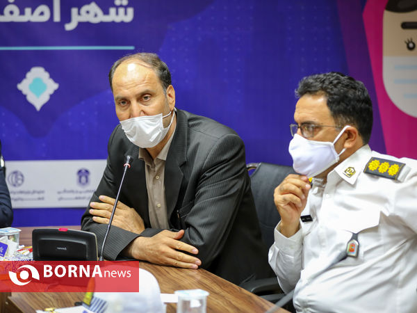 زنگ مدرسه در اصفهان به صدا در آمد