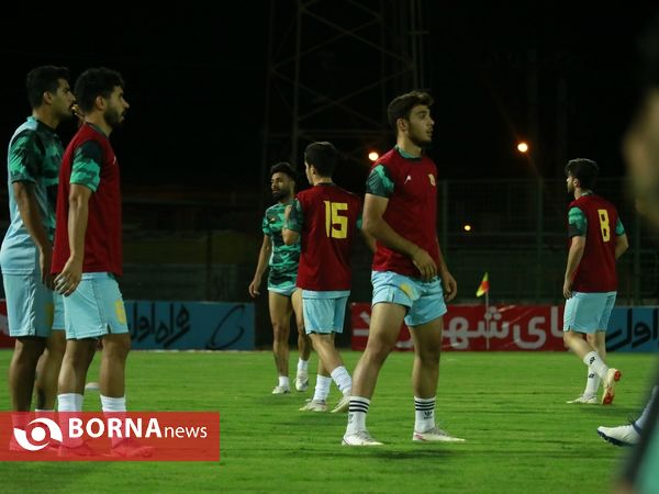 حاشیه دیدار تیم های فوتبال صنعت نفت و آلومینیوم