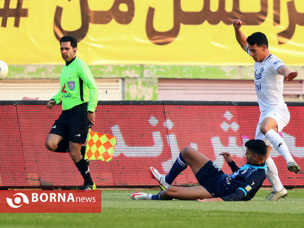 دیدار تیم های فوتبال پیکان - استقلال