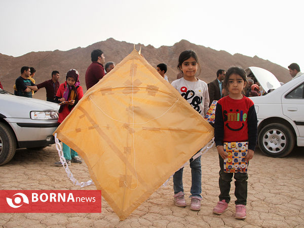 جشنواره نوروزی  بادبادکها در  غدیر روستای هفتهر استان یزد