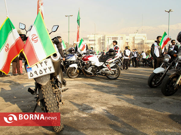 تجمع موتورسواران و اتومبیل های کلاسیک در وزارت ورزش و جوانان برای تجدید میثاق  با امام راحل
