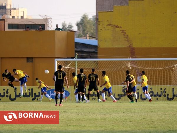 دیدار تیم های فوتبال صنعت نفت - سپاهان
