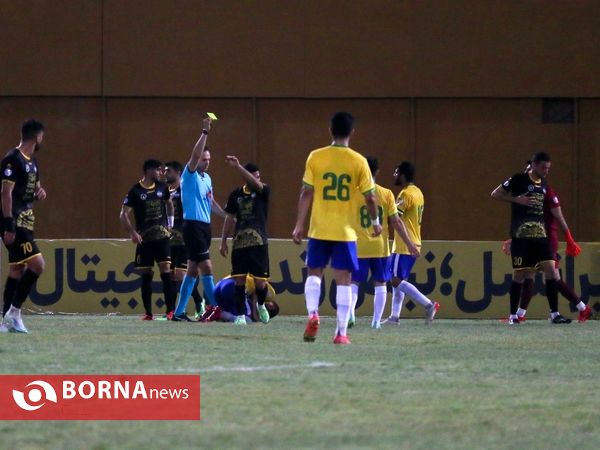 دیدار تیم های فوتبال صنعت نفت - سپاهان