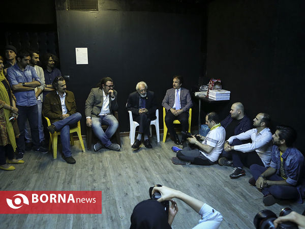 نمایش "اینجا همان جاست"