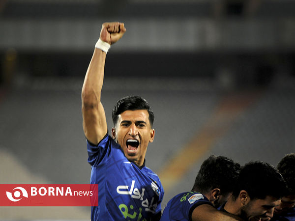 دیدار تیم های فوتبال استقلال - فجرسپاسی