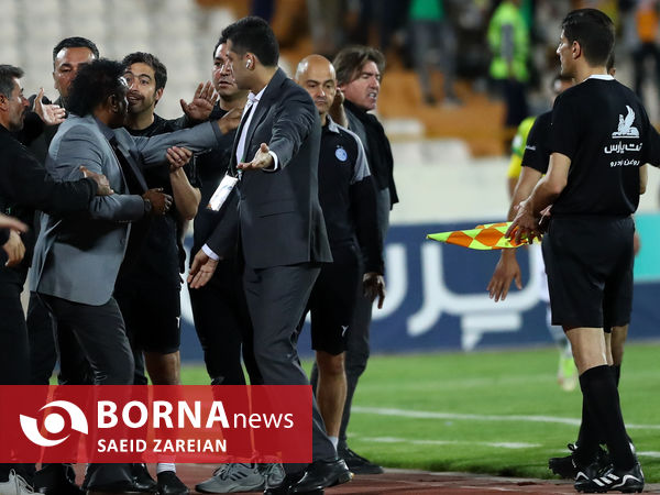 دیدار تیم های استقلال تهران - صنعت نفت آبادان