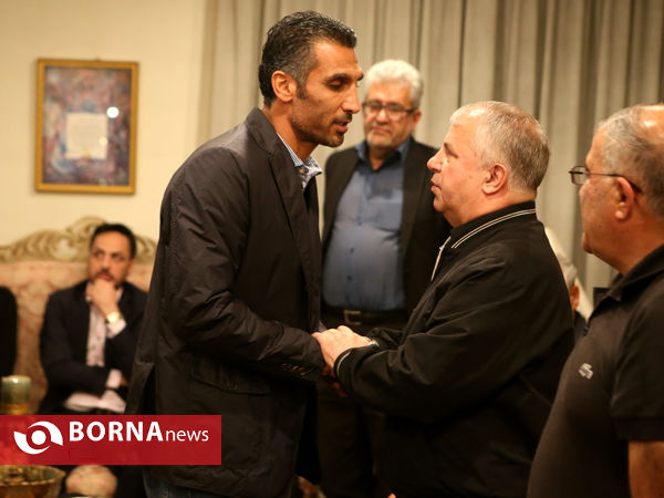 حضور بازیکنان استقلال و اهالی فوتبال در منزل مرحوم پورحیدری