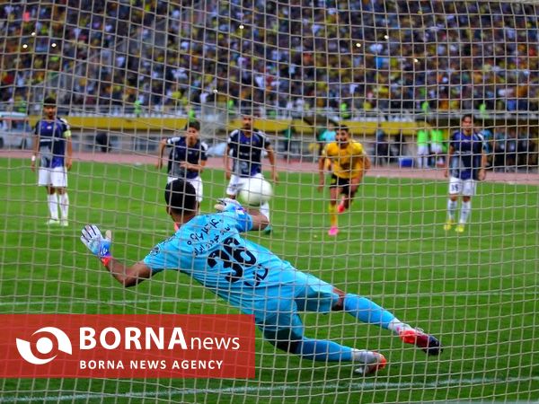 دیدار تیم های فوتبال سپاهان - پیکان