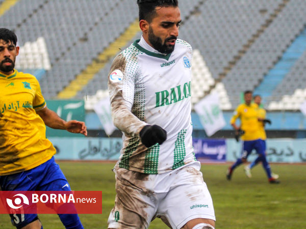 دیدار تیم های فوتبال آلومینیوم اراک - صنعت نفت آبادان