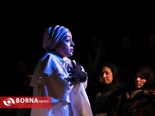 نمایش "تنها خدا حق دارد بیدارم کند"