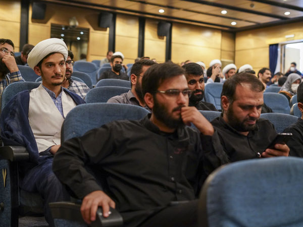 رونمایی از مستند سینمایی «لباس کار» در شیراز