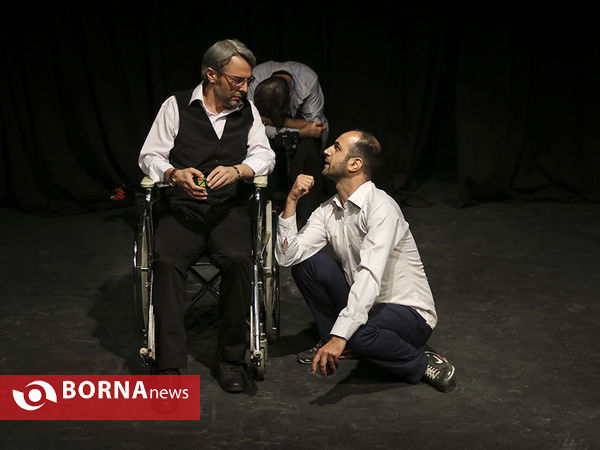 نمایش "اینجا همان جاست"